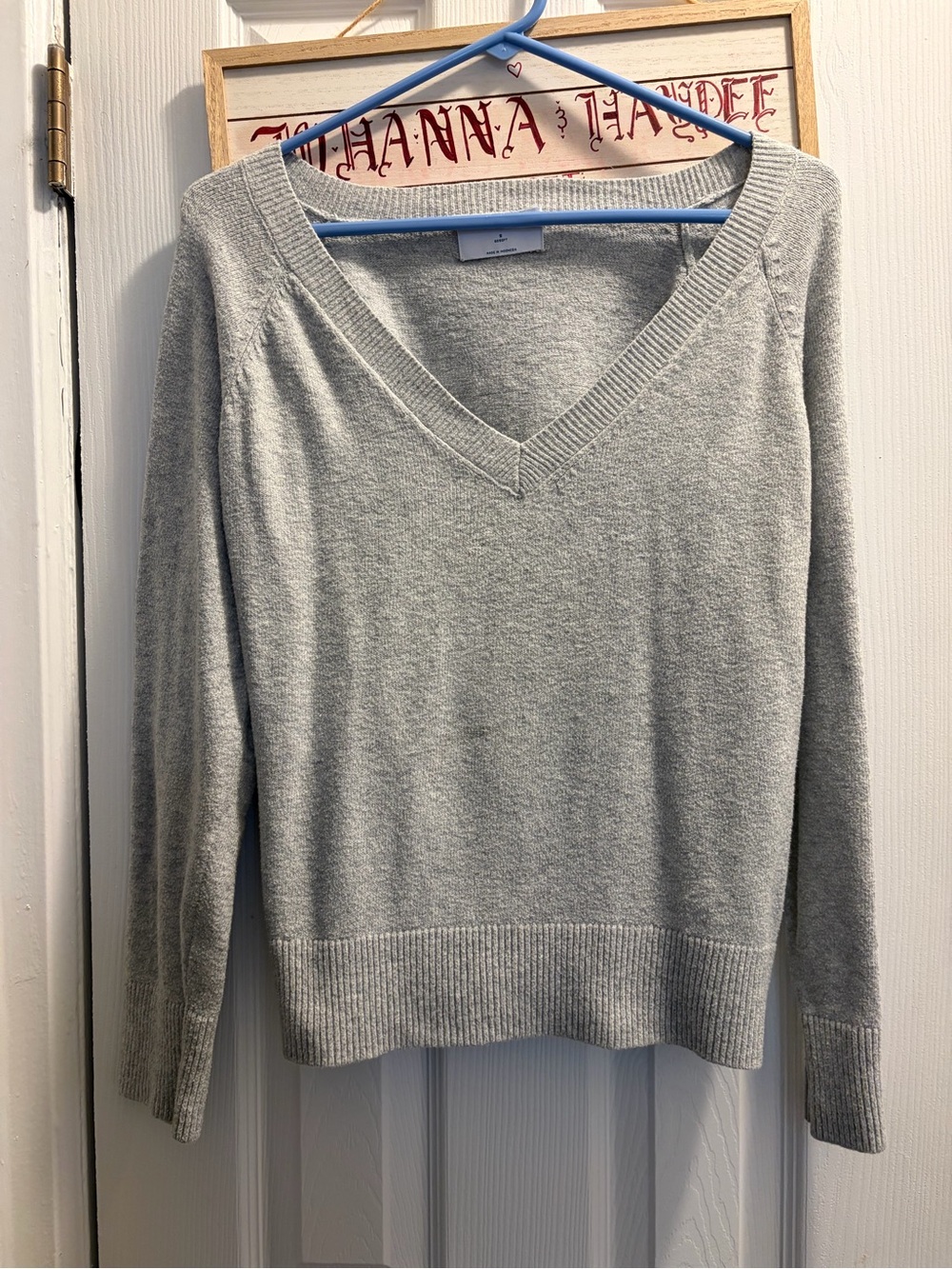 Old Navy Light Gray V-Neck Women's Sweater